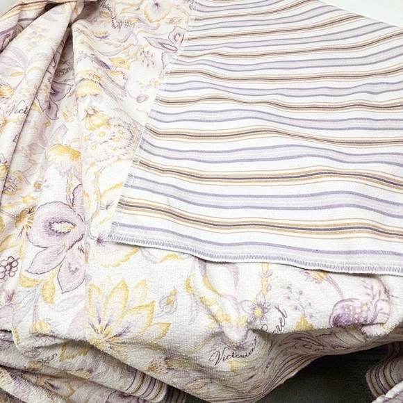 VICTORIA'S SECRET Women’s Purple Gold Print Logo 2 In 1 Beach Towel Backpack - Picture 8 of 8